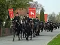 Das Osterreiten ist ein Brauch der Serben.