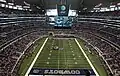 In diesem Stadion in Dallas wird American Football gespielt, vor fast 80.000 Zuschauern.