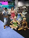 Hier haben sich einige Leute als Feen aus Disney-Filmen verkleidet.