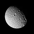 Mimas ist ein weiterer von fast 150 Saturnmonden