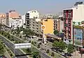 In der Stadt Adiyaman: Diese große Straße, ein Boulevard, ist nach Atatürk benannt.