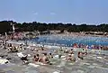 Ein Foto aus dem Jahr 1983: Hier im Freibad in Berlin-Pankow ist es sehr voll.