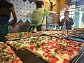 In diesem Laden in Rom wird Pizza vom Blech verkauft.