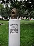 Statue im Bruno-Kreisky-Park in Wien