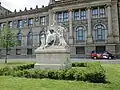 Eine Statue beim Landesmuseum Hannover