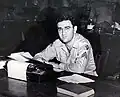 Jerry Siegel als Soldat. Er und Shuster verkauften bald die Figur Superman an einen Verlag. Erst danach wurde die Figur erfolgreich.