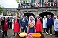 Käsemarkt in Gouda: Frau Antje ist eine niederländische Reklamefigur für Käse.