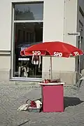 Ein Wahlstand der SPD in Plauen, Sachsen