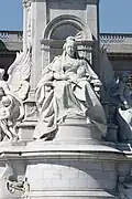 Die Statue von Königin Victoria vor dem Buckingham Palace