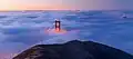 Bei Sonnenaufgang in San Francisco. Hier sieht man noch die Spitze der Golden Gate Bridge.