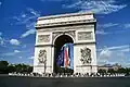 Der Arc de Triomphe, der Triumpfbogen, ist ebenfalls ein Wahrzeichen der Stadt.
