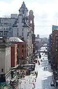 Die Oxford Road ist eine beliebte Einkaufsstraße.