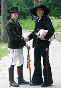 Zwei Gesellen aus Deutschland: Früher wanderten Gesellen durch das Land und lernten an verschiedenen Orten.