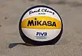 Ein typischer Ball beim Beachvolleyball