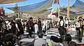 Ein Schachspiel mit menschlichen Figuren, auf einem Renaissance-Fest in den USA