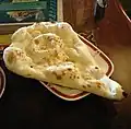Naan ist ein indisches Brot.