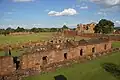 Dies sind Ruinen einer alten Kirche, bei Trinidad im Süden von Paraguay. Sie sind ein Weltkulturerbe.