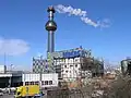 Das Heizkraftwerk Spittelau in Wien ist eines seiner bekanntesten Werke.