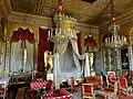 Ebenfalls Empire: Ein Schlafzimmer aus einem Schloss in Frankreich