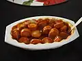 Currywurst aus dem Supermarkt: Warm macht man sie in der Mikrowelle.