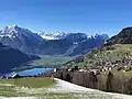 Das Dorf Amden liegt auf einer Terrasse oberhalb des Walensees.