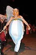 Auf einem Römerfest in Portugal: ein Obelix-Kostüm.