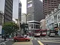 Eine Straße in Kuala Lumpur, der Hauptstadt des Landes