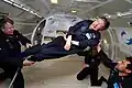 Hawking bei einem Parabelflug in luftleerem Raum