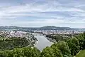 Ein Blick über die Stadt Linz und den Fluss Donau.