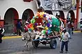 Ein Eselskarren beim Karneval in Huejotzingo, in Mexiko