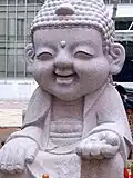 Eine lächelnde Buddha-Statue im Jogyesa-Tempel