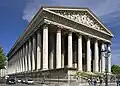 Die Madeleine sieht aus wie ein Tempel und steht in Paris.