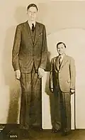 Robert Wadlow, links, mit seinem Vater