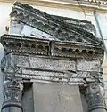 Reste eines römischen Gebäudes in Arles in Südfrankreich