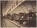 Im Jahr 1855, auf der Weltausstellung in Paris: Hersteller zeigen ihre neuen Maschinen. Die Ausstellungshalle, aus Glas und Stahl gebaut, erinnert an Fabriken.