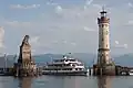 Ein Linienschiff verlässt den Hafen von Lindau