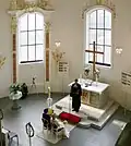 Ein evangelisches Paar in der Kirche