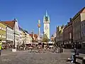 Der Marktplatz mit dem Stadtturm