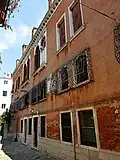 Hier in Venedig hat Tizian gewohnt.
