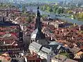 Ein Blick vom Schloss auf die Altstadt mit der Heiliggeistkirche