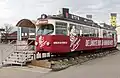 In Konstanz in Baden-Württemberg: Diese Straßenbahn hat man zur Burger-Bahn umgebaut.