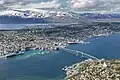 Tromsø liegt ziemlich weit im Norden, auf dem Festland und auf einer Insel.