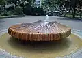 Aus diesem Brunnen tritt Wasser aus einer der warmen Quellen aus.
