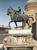 Eine Statue mit Pferd und Reiter in Padova in Italien