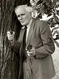 Desmond Llewelyn spielte Major Boothroyd, den Waffenmeister Q.