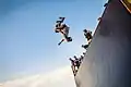 Inline-Skater in der Halfpipe