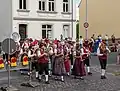 Bei Volksfesten spielen oft Blaskapellen.