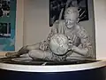 Eine Statue des Torhüters Bert Trautmann
