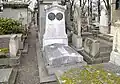 Sein Grab auf einem Friedhof in Paris