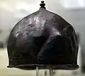 Ein Helm aus Eisenblech, gefunden in Frankreich